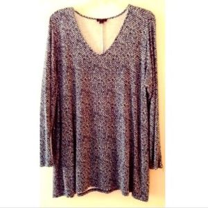 J Jill Wearever Petite Large Top Black White Blue Blouse Shirt V Neck Graphic